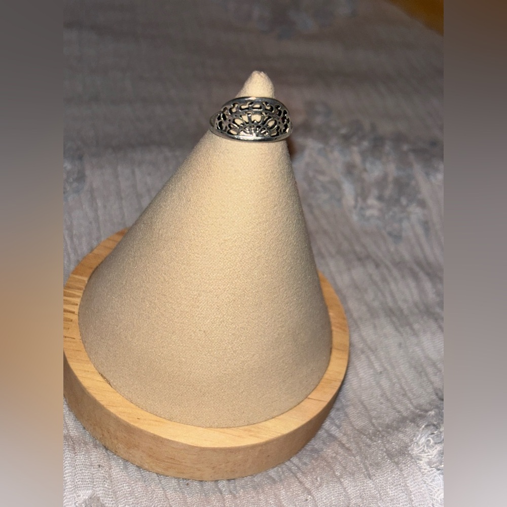 Silver ring 
Size 8